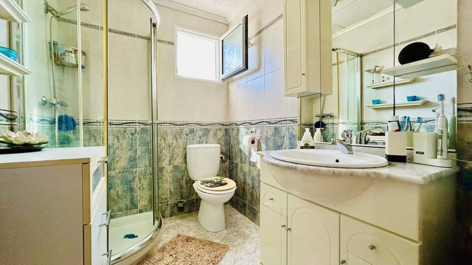 Resale - Villa - Torrevieja