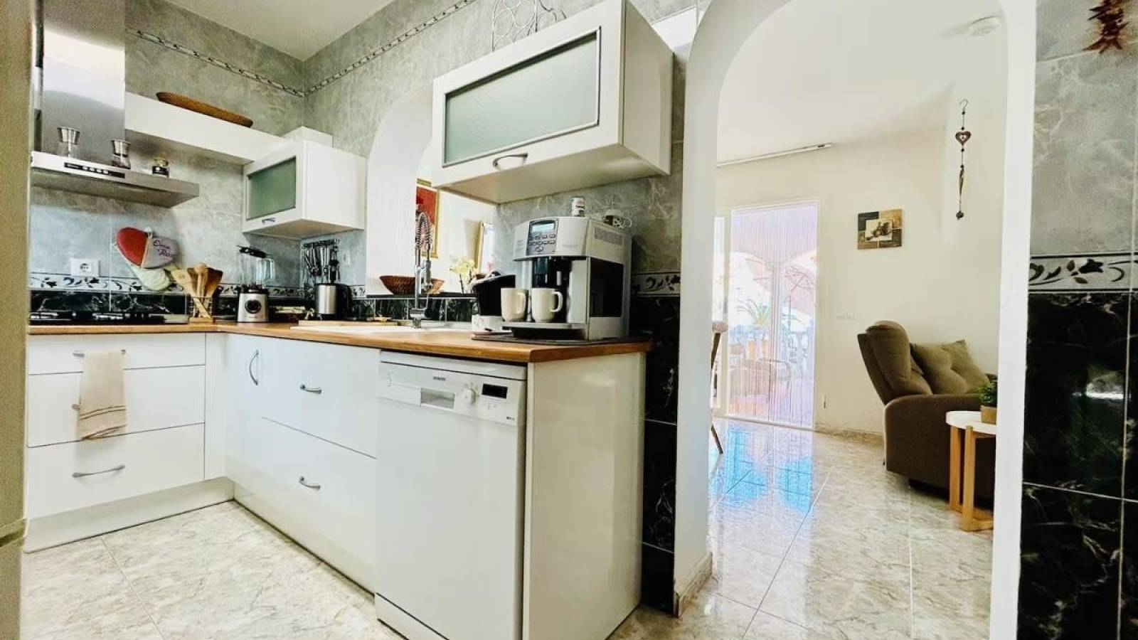 Resale - Villa - Torrevieja