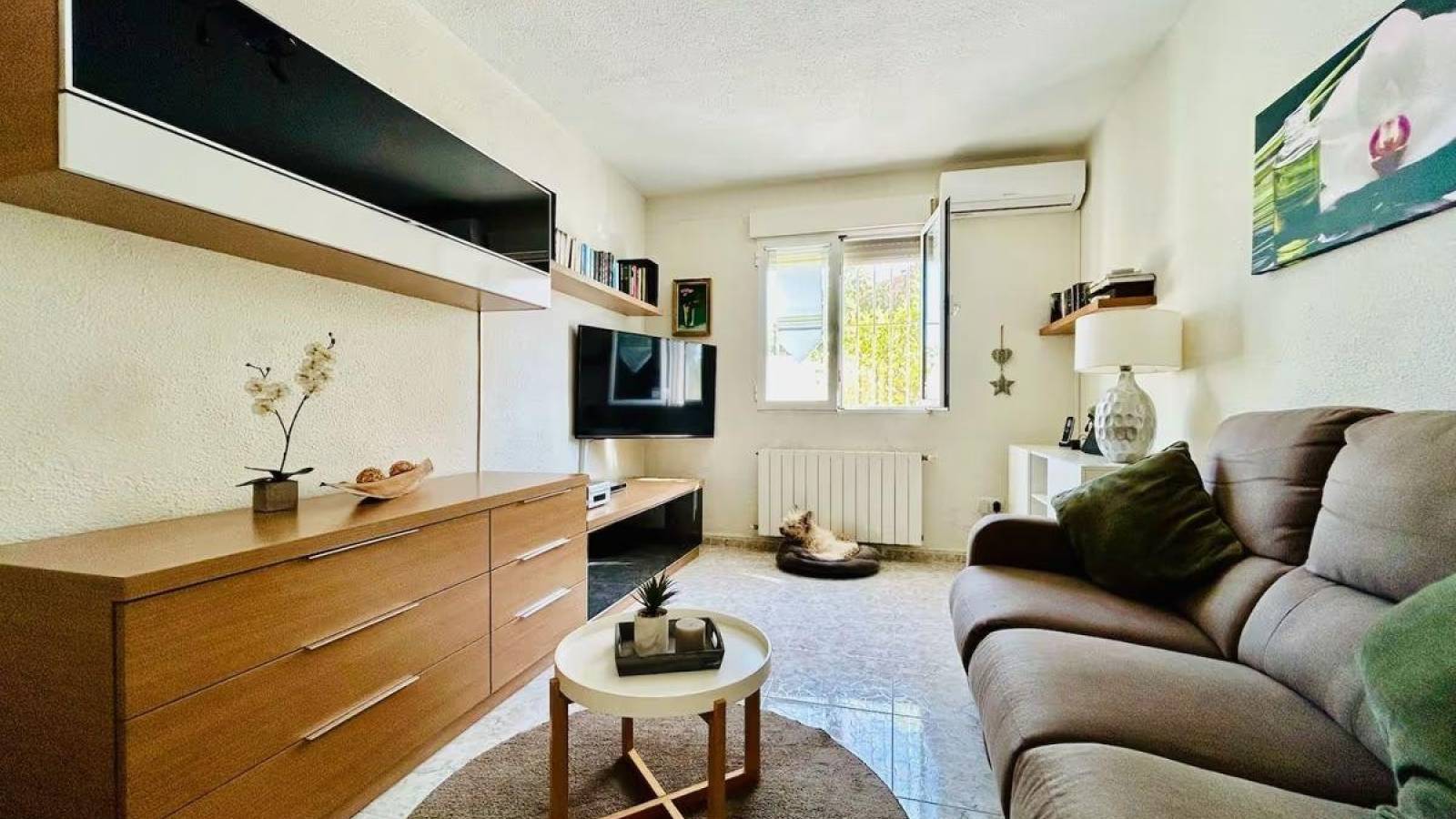 Resale - Villa - Torrevieja