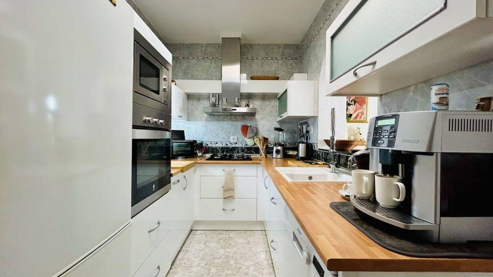 Resale - Villa - Torrevieja