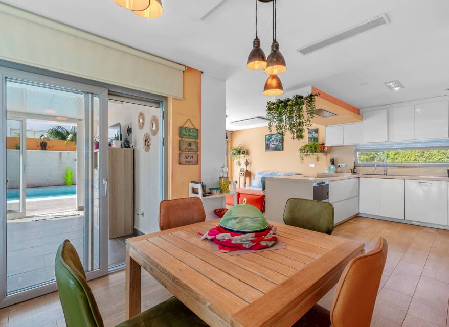 Venta - Chalet - Benijofar