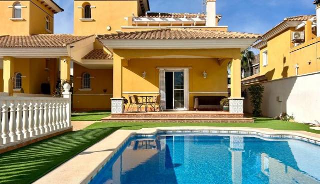 Villa - Odsprzedaż - Orihuela Costa - Cabo Roig