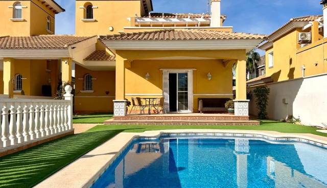 Villa - Odsprzedaż - Orihuela Costa - Cabo Roig