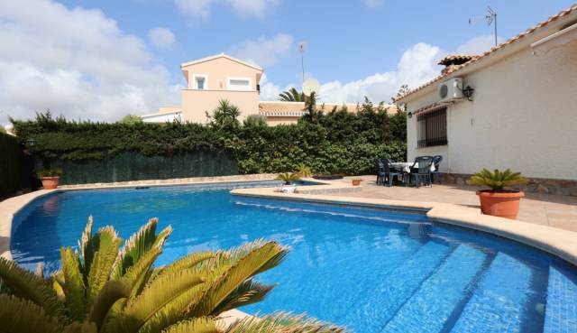 Villa - Odsprzedaż - Orihuela Costa - Campoamor