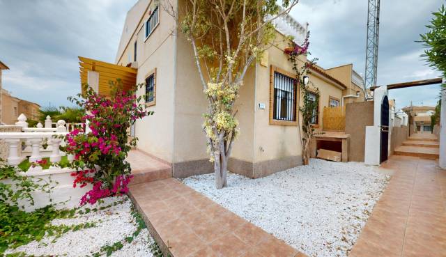 Villa - Resale - Villamartín - Villamartín