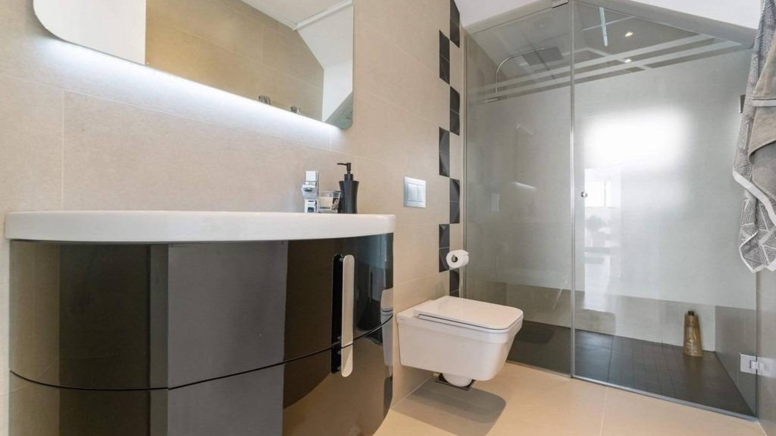 Wiederverkauf - Villa - Orihuela Costa - Campoamor