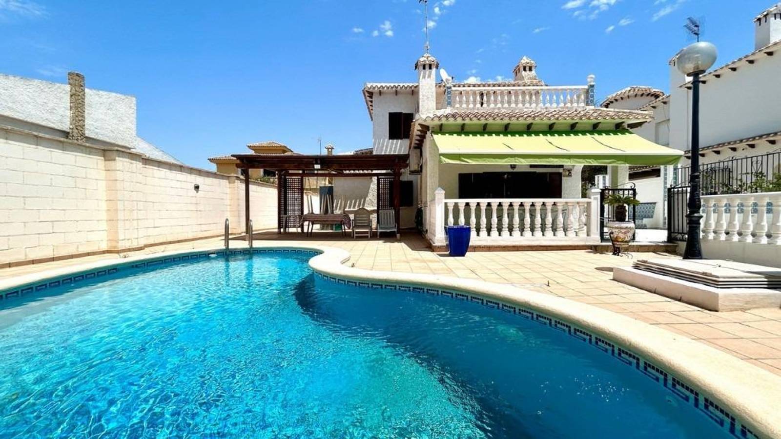 Wiederverkauf - Villa - Orihuela Costa - La Zenia