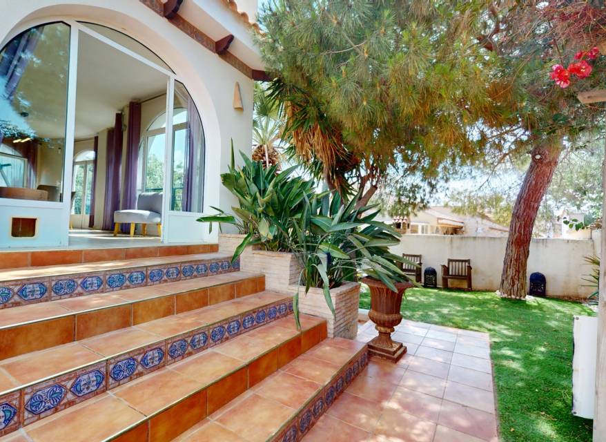 Wiederverkauf - Villa - Orihuela Costa - La Zenia