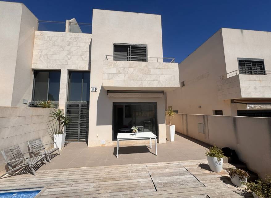 Wiederverkauf - Villa - Orihuela Costa - La Zenia