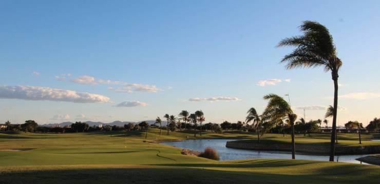 This villa for sale in Roda Golf is the best choice for sea and golf lovers